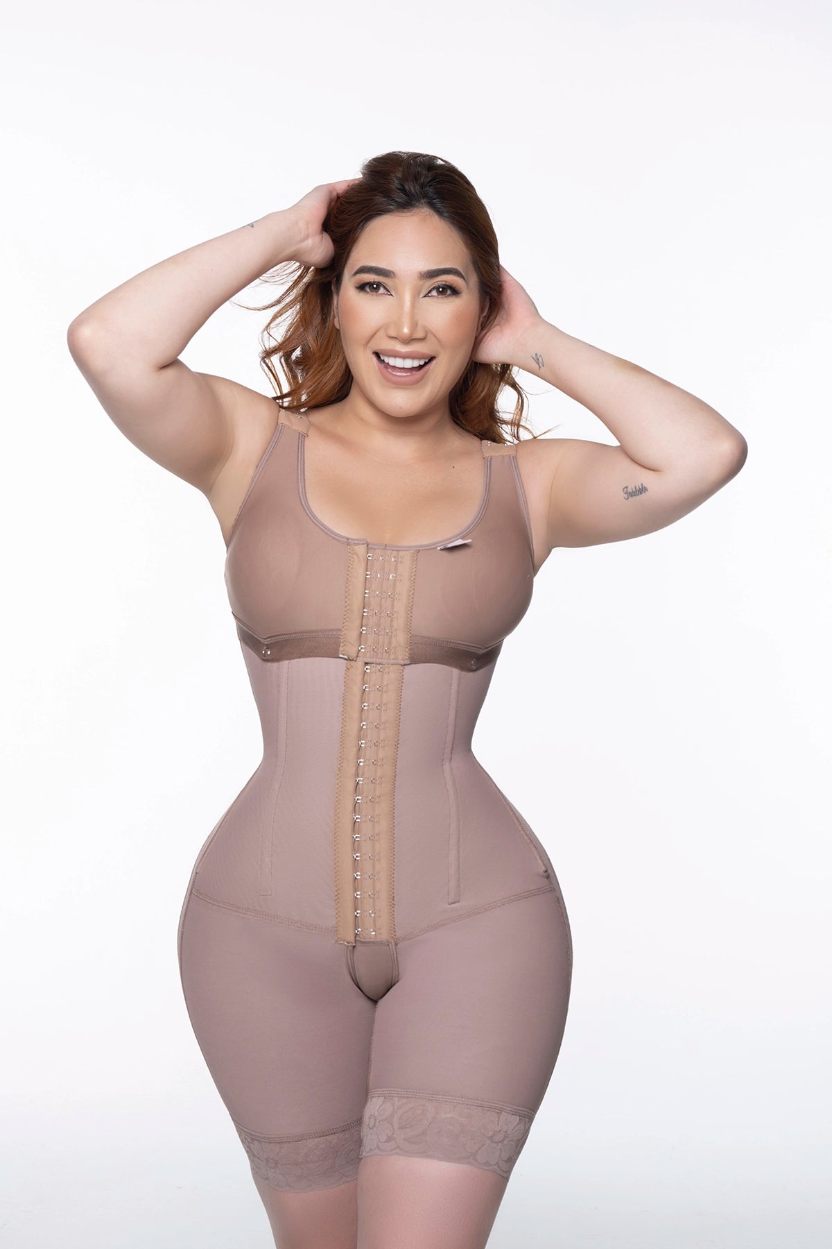 Faja 303 con brasier media pierna 7 varillas 2